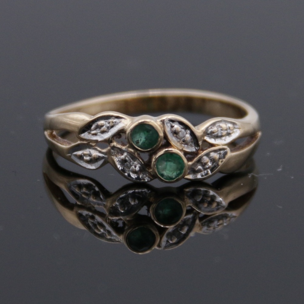 10KT Yellow Gold Birthstone Emerald Ring Size 8.0